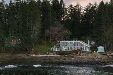 House for sale at 281 Bellhouse Road Galiano Island British Columbia - MLS: R3082363