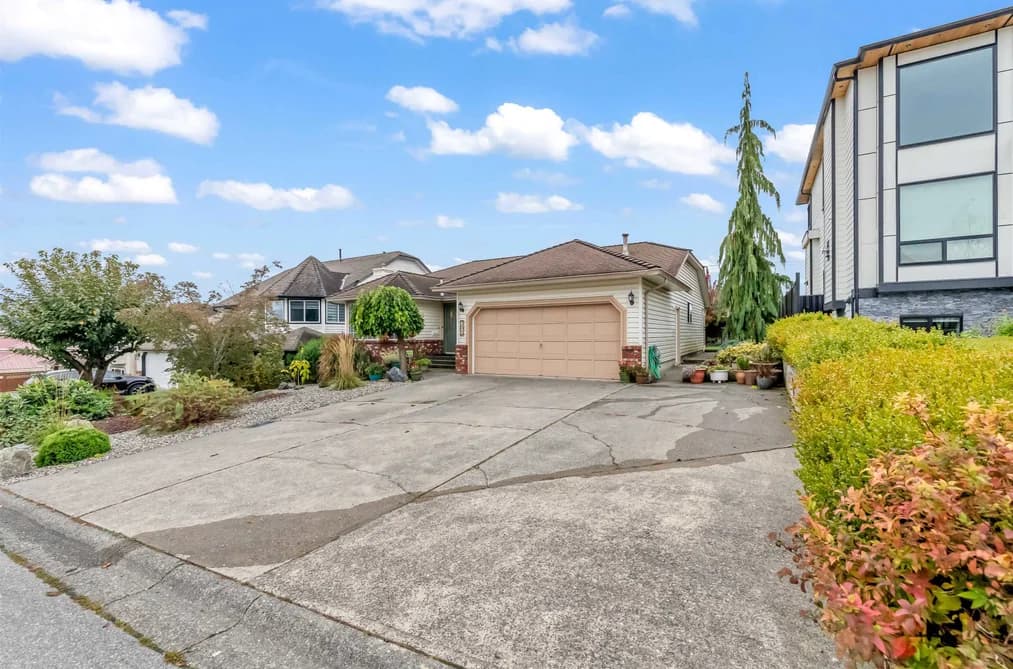 2830 CROSSLEY DRIVE, Abbotsford, BC — Residential for Sale - Photo 2