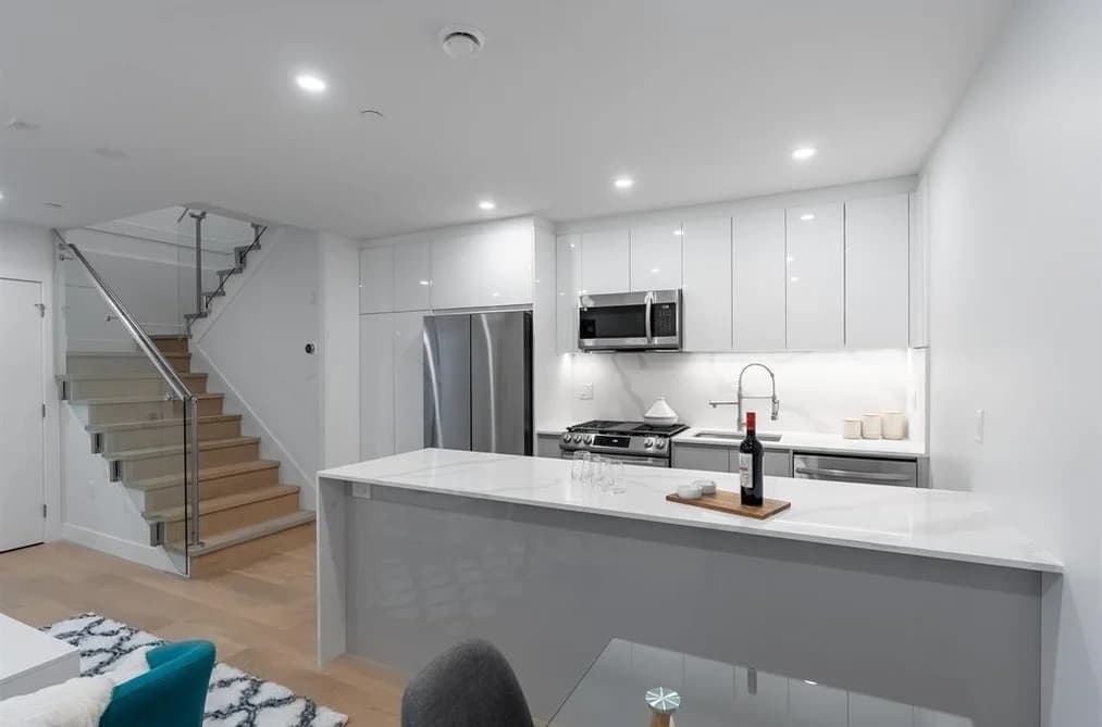 2881 E GEORGIA STREET, Vancouver, BC — Residential for Sale - Photo 2