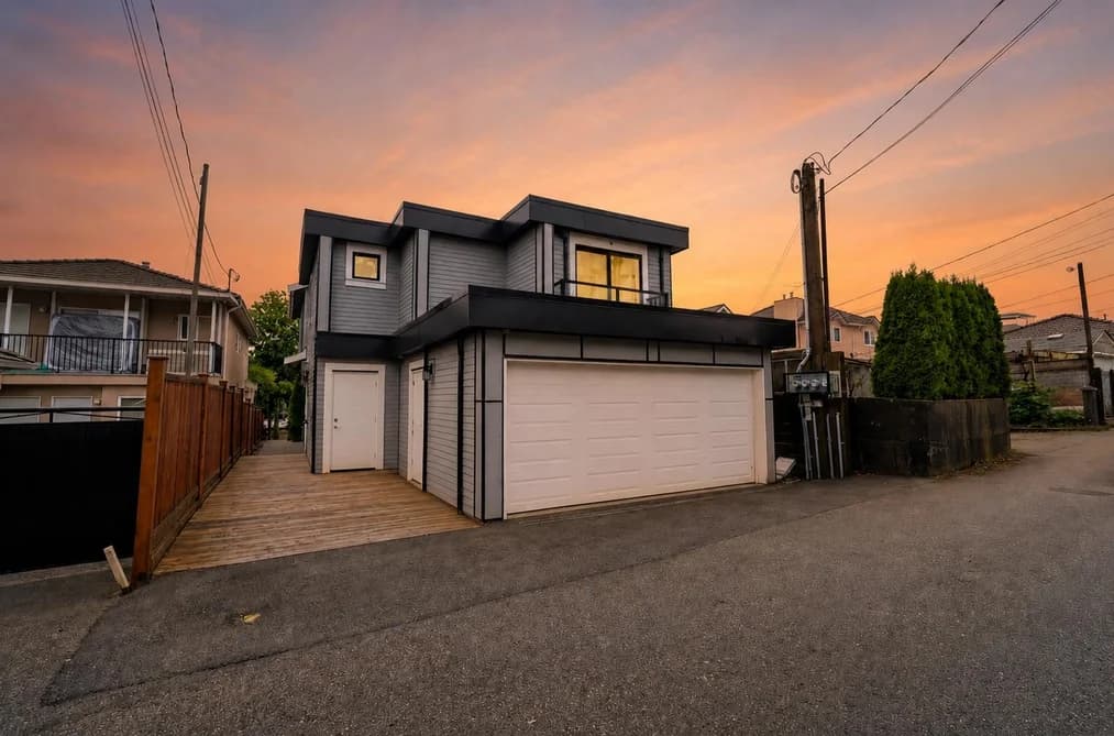 2885 E GEORGIA STREET, Vancouver, BC — Residential for Sale - Main Photo