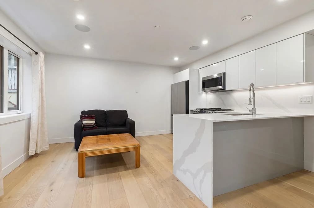 2885 E GEORGIA STREET, Vancouver, BC — Residential for Sale - Photo 2