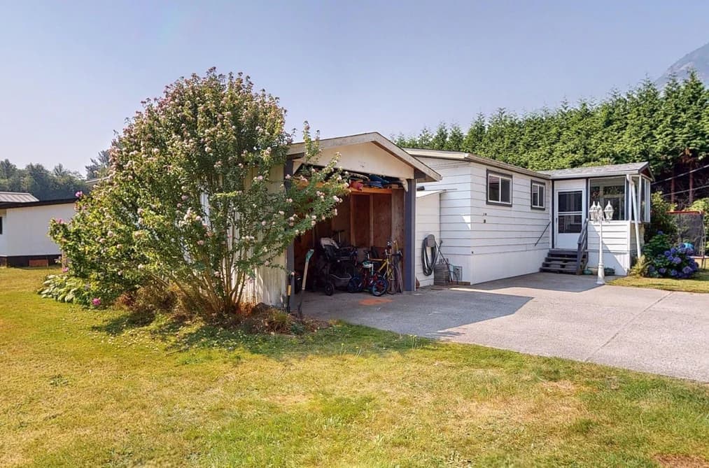 29 39768 GOVERNMENT ROAD, Squamish, BC — Residential for Sale - Main Photo