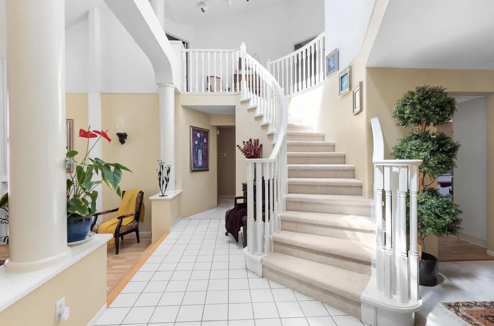 2905 CLIFFROSE CRESCENT, Coquitlam, BC — Residential for Sale - Photo 2