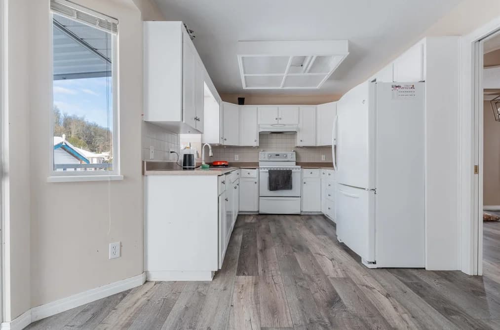 2907 CROSSLEY DRIVE, Abbotsford, BC — Residential for Sale - Photo 2