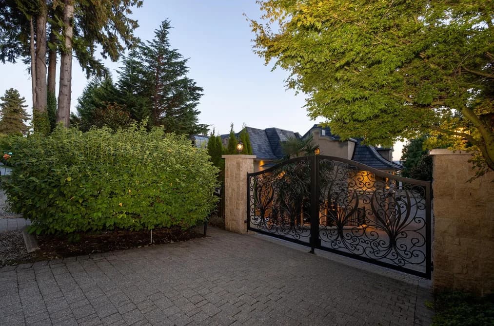 2912 MATHERS AVENUE, West Vancouver, BC — Residential for Sale - Photo 2