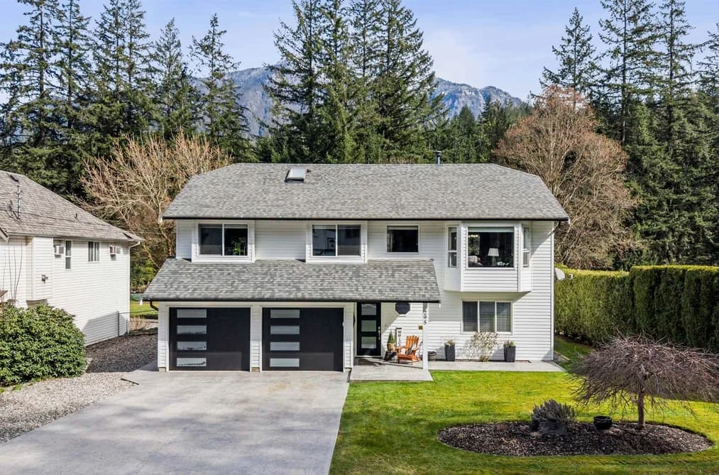 295 FORREST CRESCENT, Hope, BC — Residential for Sale - Main Photo