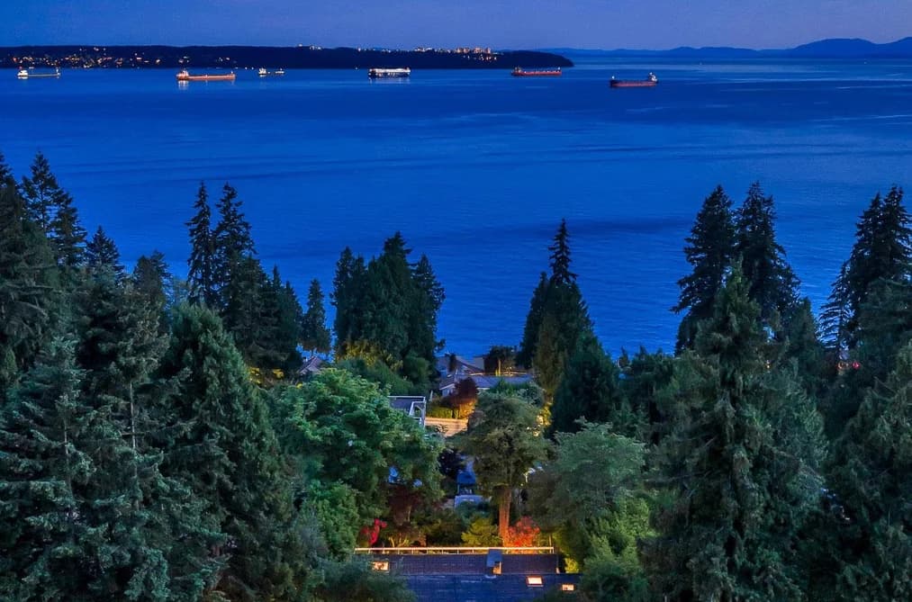 2968 MATHERS CRESCENT, West Vancouver, BC — Residential for Sale - Photo 2