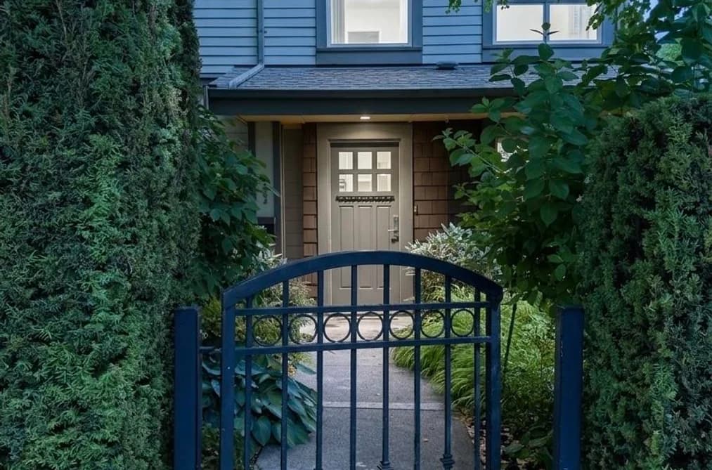 2982 CHESTERFIELD AVENUE, North Vancouver, BC — Residential for Sale - Photo 2