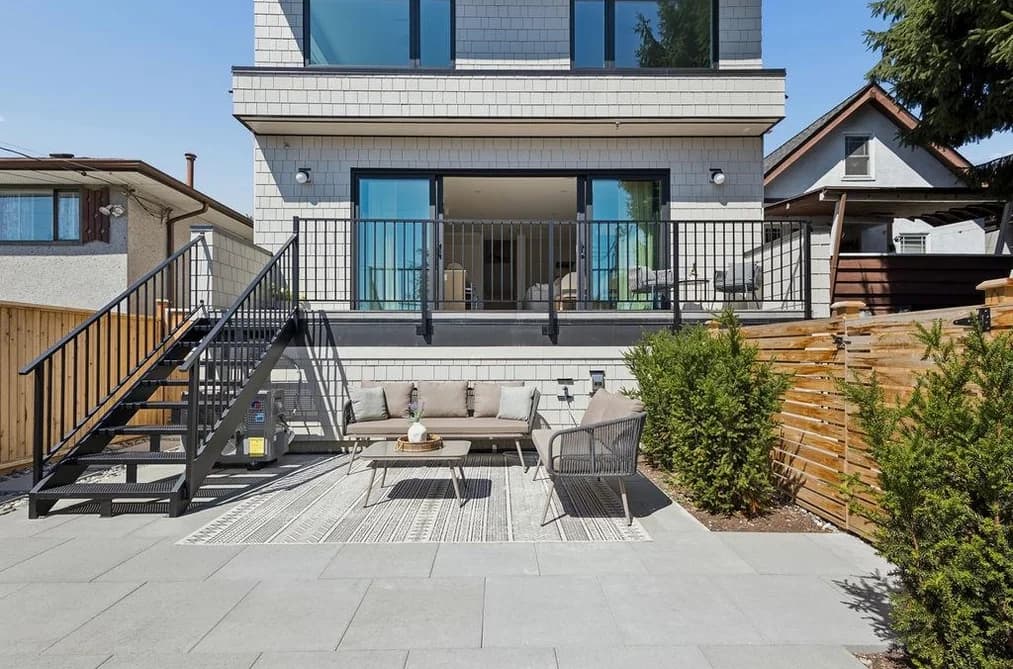 3 2124 E 8 AVENUE, Vancouver, BC — Residential for Sale - Main Photo