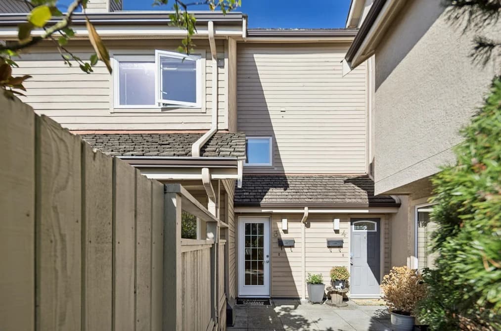 3 230 W 15TH STREET, North Vancouver, BC — Residential for Sale - Main Photo