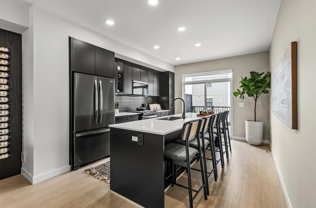 3 2886 MONTROSE AVENUE, Abbotsford, BC — Residential for Sale - Main Photo