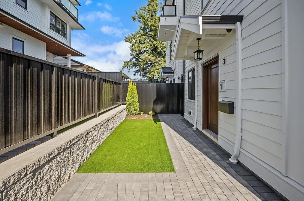 3 3786 PETER STREET, Burnaby, BC — Residential for Sale - Photo 2