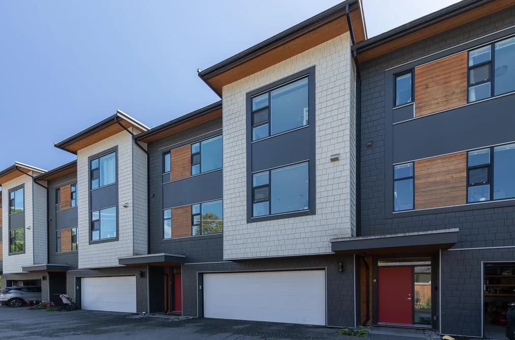 3 38447 BUCKLEY AVENUE, Squamish, BC — Residential for Sale - Photo 2