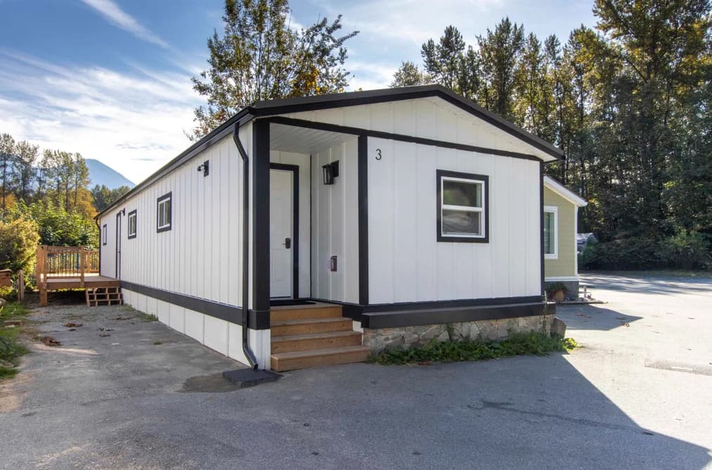 3 39884 GOVERNMENT ROAD, Squamish, BC — Residential for Sale - Photo 2
