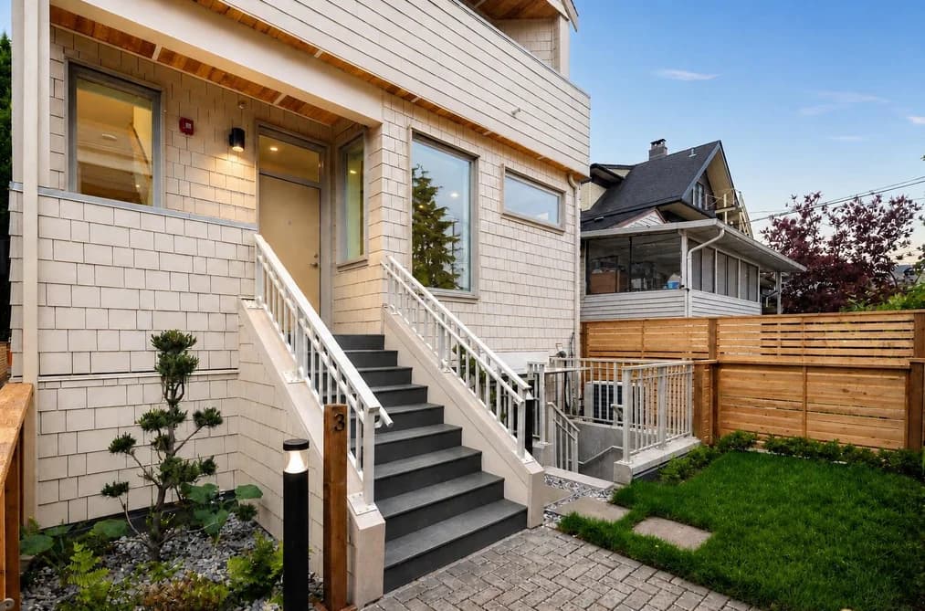 3 595 E 49TH AVENUE, Vancouver, BC — Residential for Sale - Photo 2