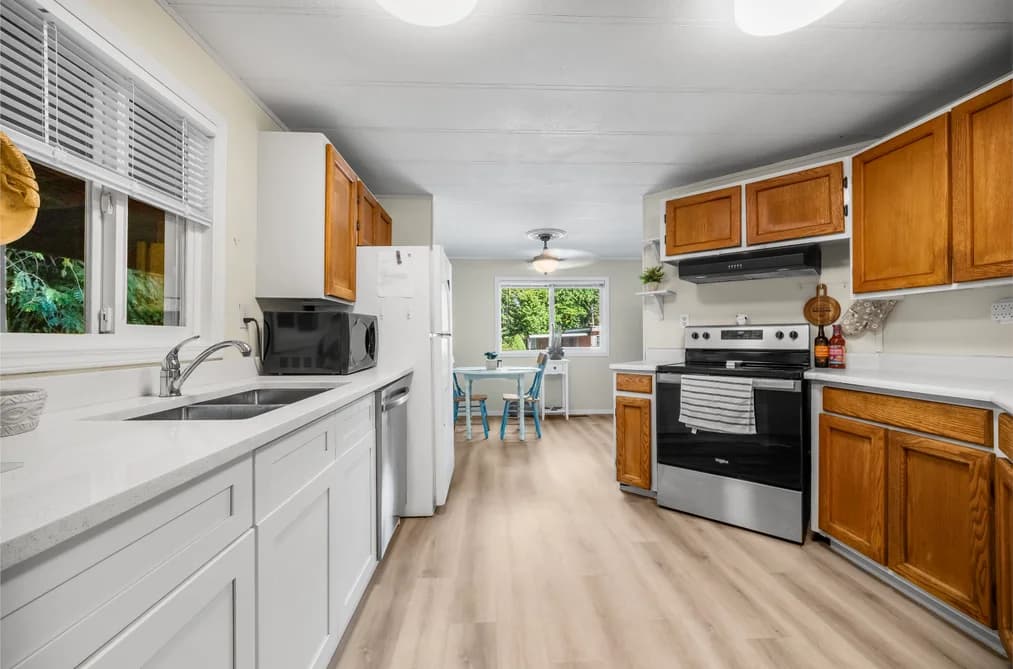 3 6280 KING GEORGE BOULEVARD, Surrey, BC — Residential for Sale - Photo 2