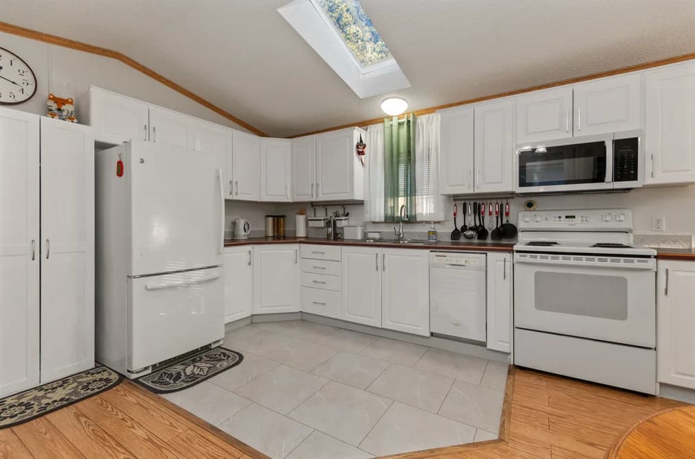 3 6338 VEDDER ROAD, Chilliwack, BC — Residential for Sale - Photo 2
