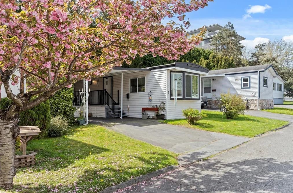 3 8220 KING GEORGE BOULEVARD, Surrey, BC — Residential for Sale - Main Photo