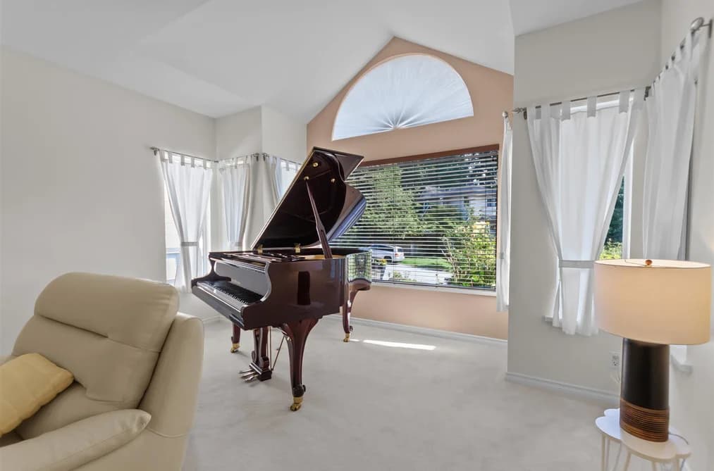 3 CHEVALIER COURT, Port Moody, BC — Residential for Sale - Photo 2