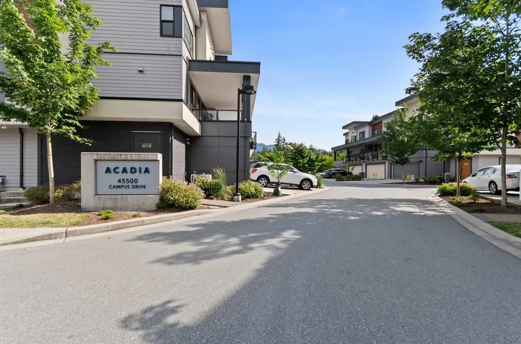 30 45500 CAMPUS DRIVE, Chilliwack, BC — Residential for Sale - Main Photo