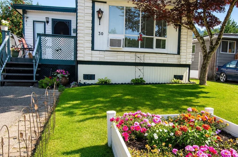 30 46484 CHILLIWACK LAKE ROAD, Chilliwack, BC — Residential for Sale - Main Photo