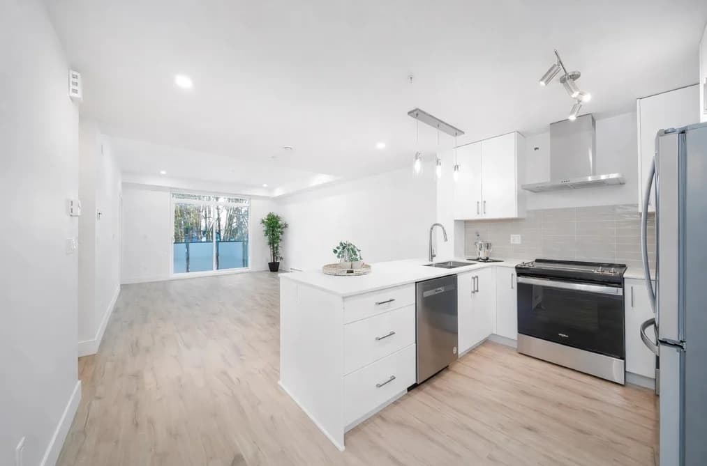 30 6328 KING GEORGE BOULEVARD, Surrey, BC — Residential for Sale - Photo 2