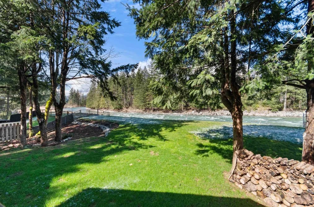 30 ROBERTSON CRESCENT, Hope, BC — Residential for Sale - Main Photo