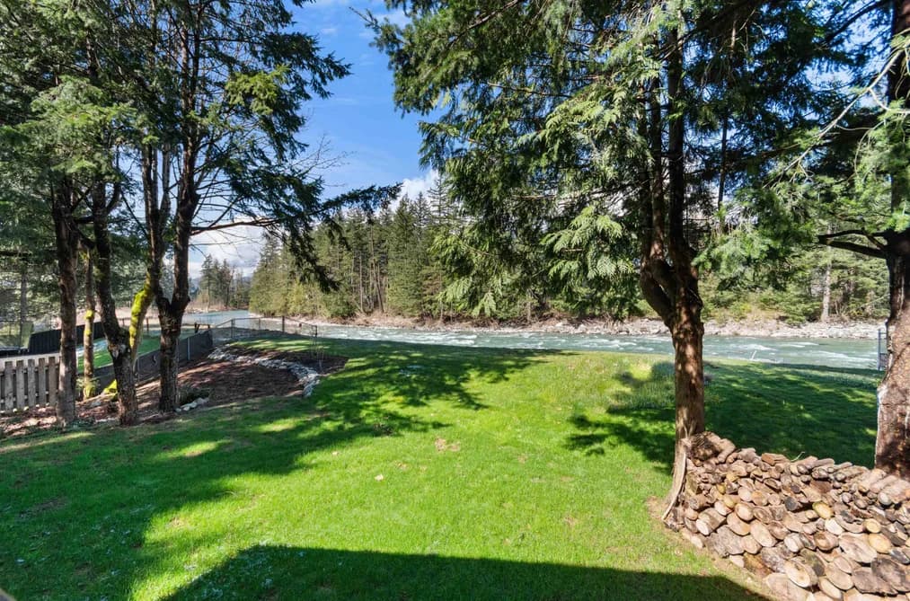 30 ROBERTSON CRESCENT, Hope, BC — Residential for Sale - Photo 2