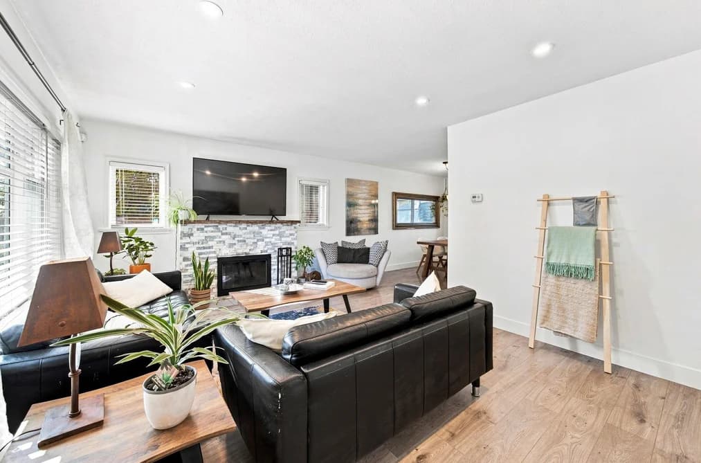 300 E 25TH STREET, North Vancouver, BC — Residential for Sale - Photo 2