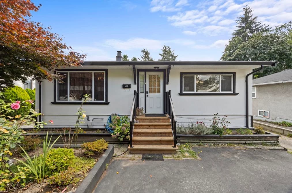 300 TENTH AVENUE, New Westminster BC V5G 4L7 - Photo 1