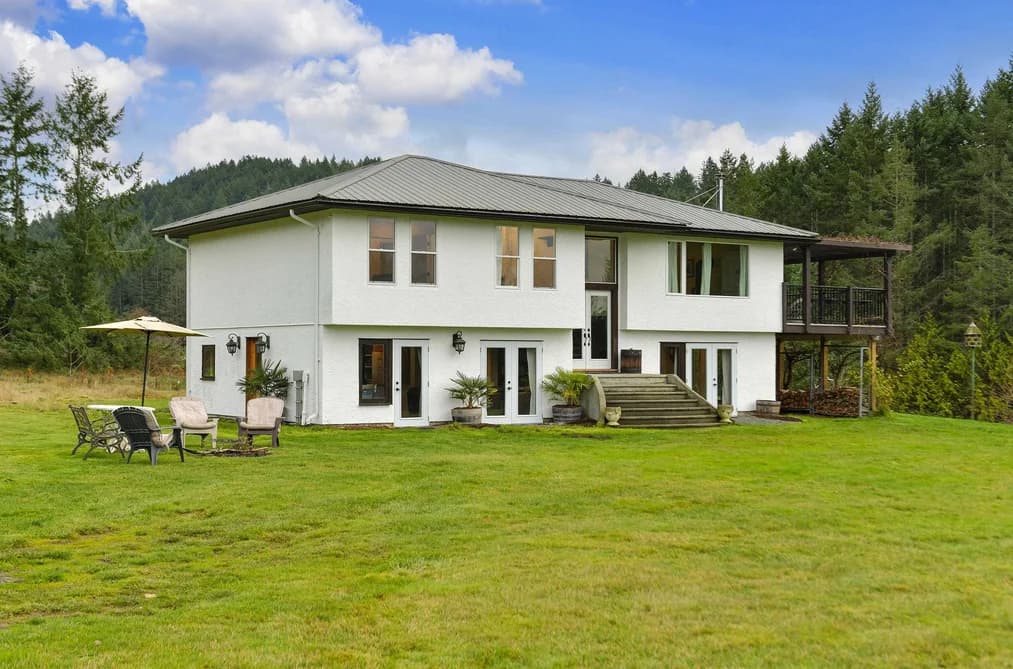 300 WOOD DALE DRIVE, Mayne Island, BC — Residential for Sale - Main Photo