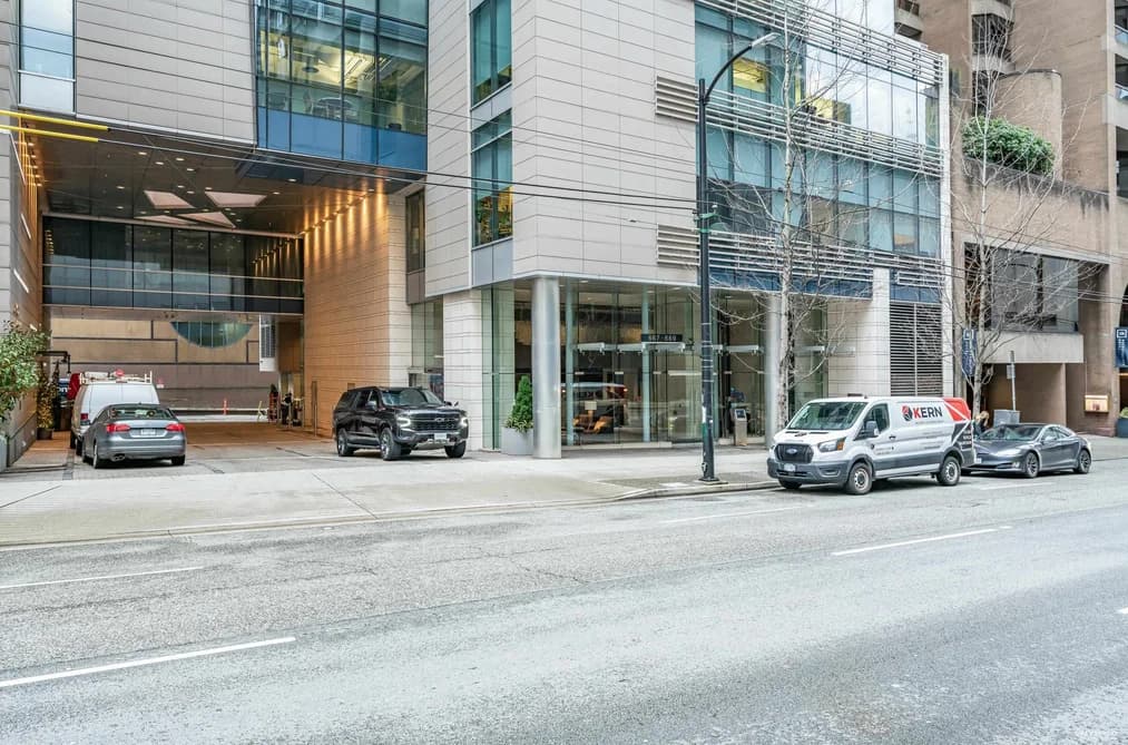 3002 667 HOWE STREET, Vancouver, BC — Residential for Sale - Photo 2