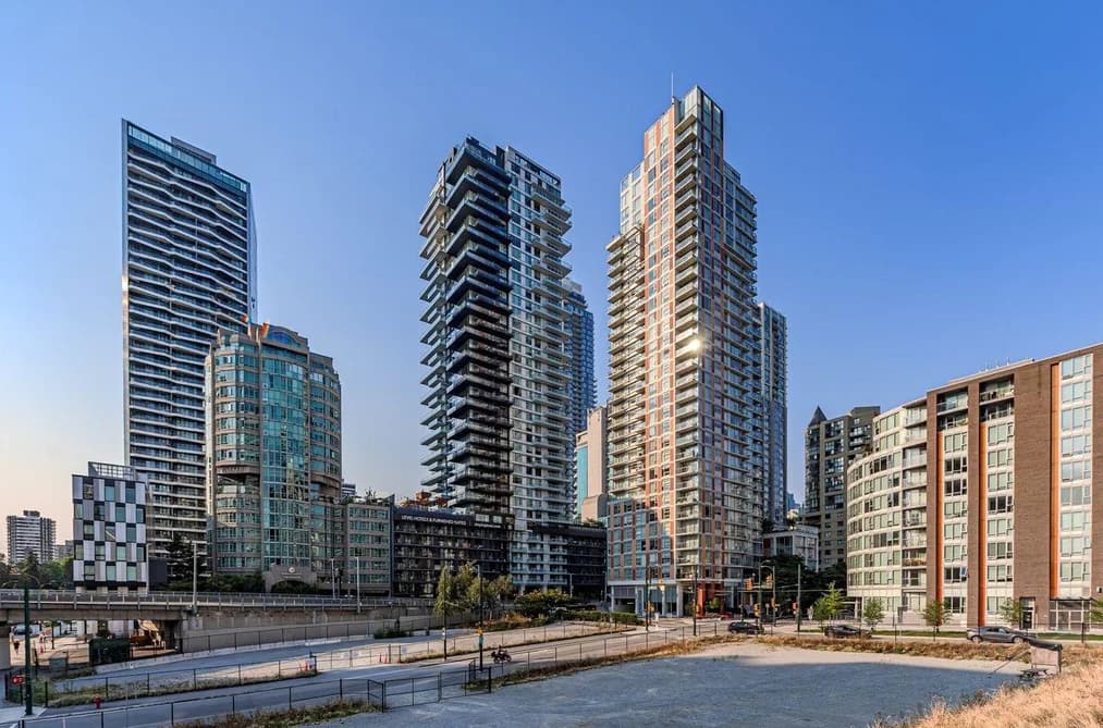 3005 1335 HOWE STREET, Vancouver, BC — Residential for Sale - Photo 2