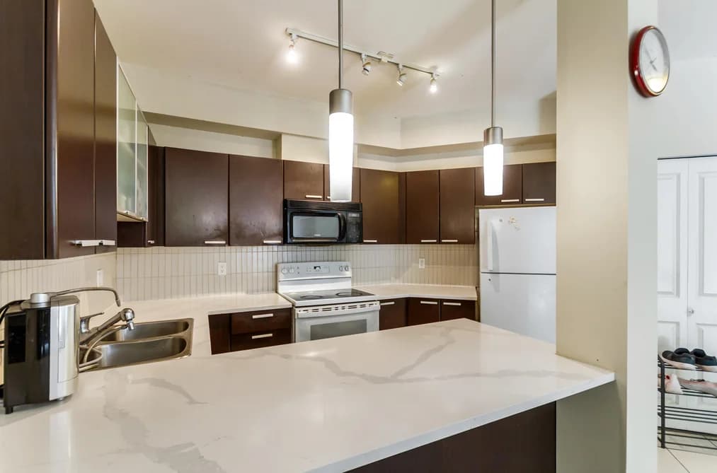 301 10499 UNIVERSITY DRIVE, Surrey, BC — Residential for Sale - Photo 2