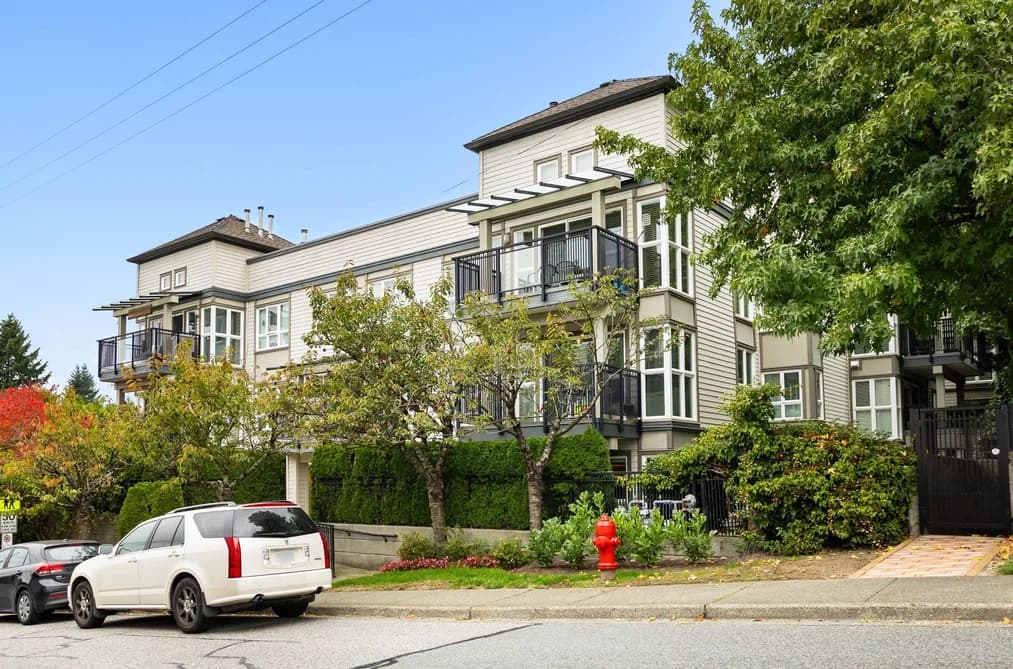 301 106 W KINGS ROAD, North Vancouver, BC — Residential for Sale - Photo 2