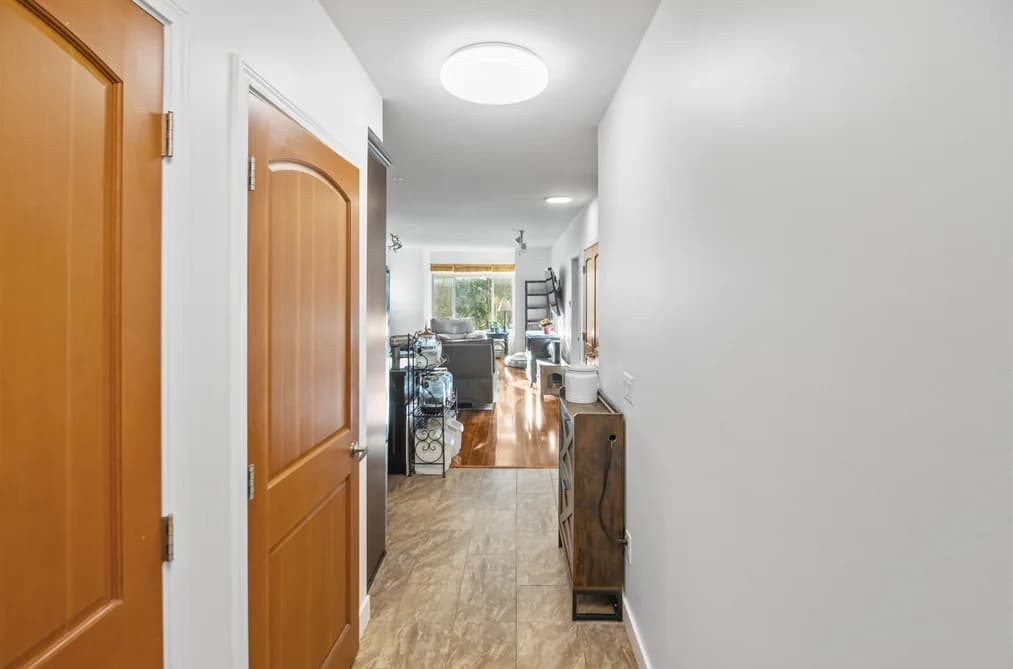 301 11887 BURNETT STREET, Maple Ridge, BC — Residential for Sale - Photo 2