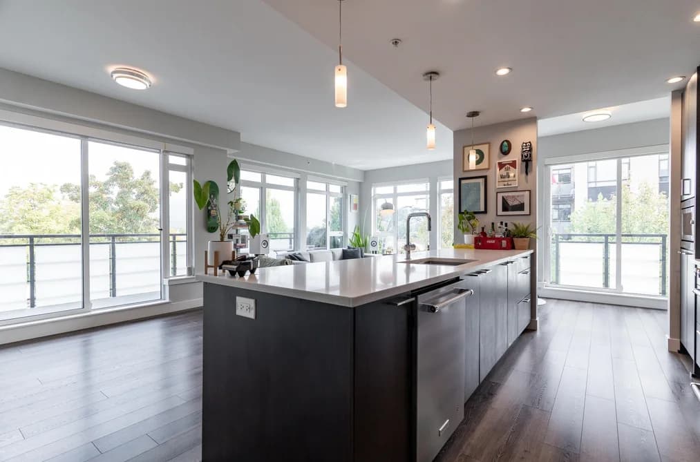 301 4289 HASTINGS STREET, Burnaby, BC — Residential for Sale - Photo 2