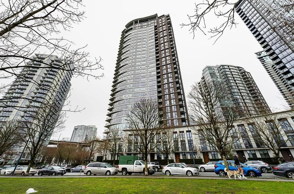 301 583 BEACH CRESCENT, Vancouver, BC — Residential for Sale - Photo 2