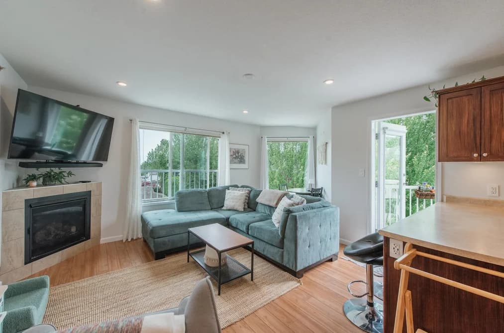 301 624 SHAW ROAD, Gibsons, BC — Residential for Sale - Main Photo