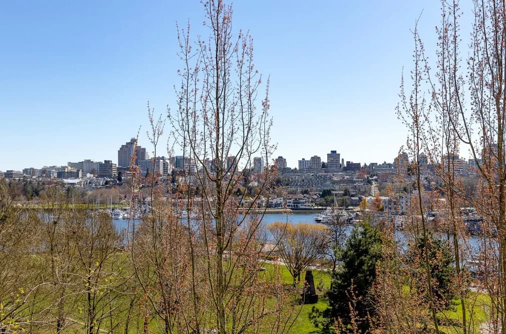 301 638 BEACH CRESCENT, Vancouver, BC — Residential for Sale - Photo 2