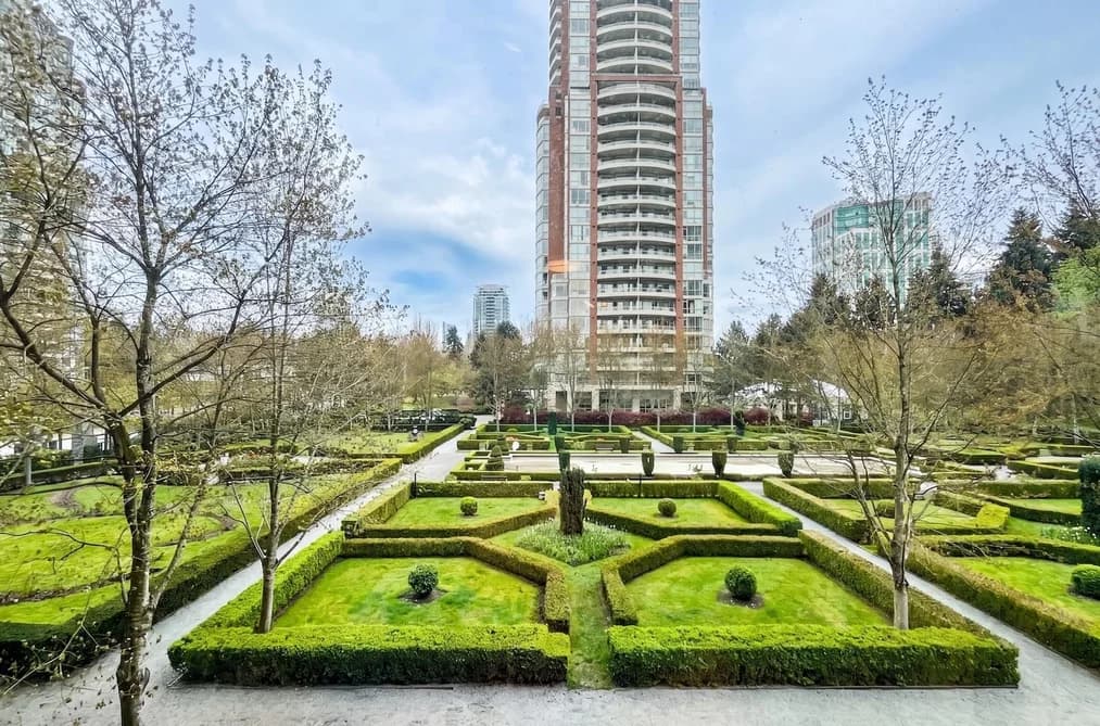 301 7368 SANDBORNE AVENUE, Burnaby, BC — Residential for Sale - Photo 2