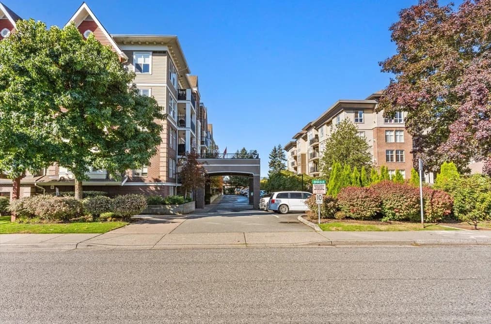 301 8933 EDWARD STREET, Chilliwack, BC — Residential for Sale - Photo 2