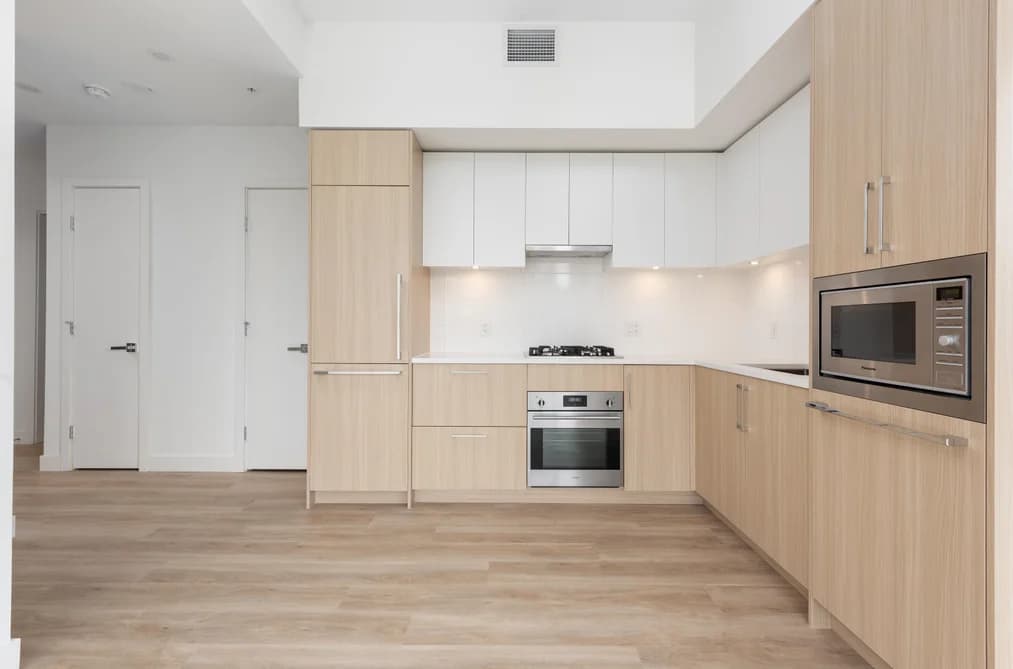 301 9675 KING GEORGE BOULEVARD, Surrey, BC — Residential for Sale - Main Photo