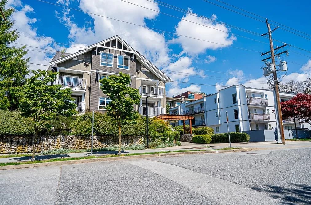 302 128 W 21ST STREET, North Vancouver, BC — Residential for Sale - Photo 2