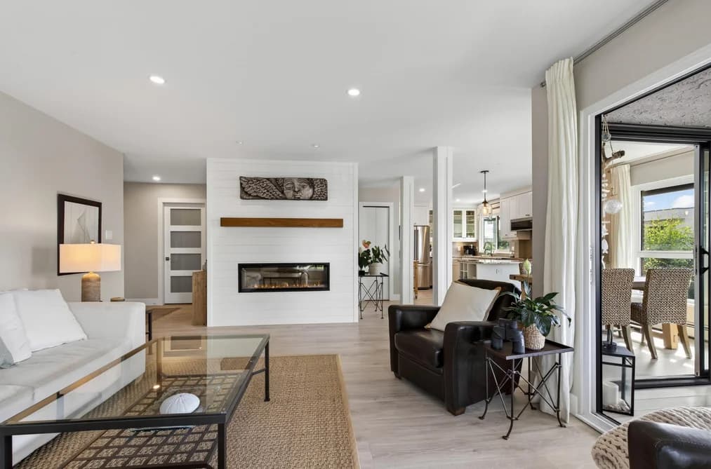 302 1290 MARTIN STREET, White Rock, BC — Residential for Sale - Photo 2