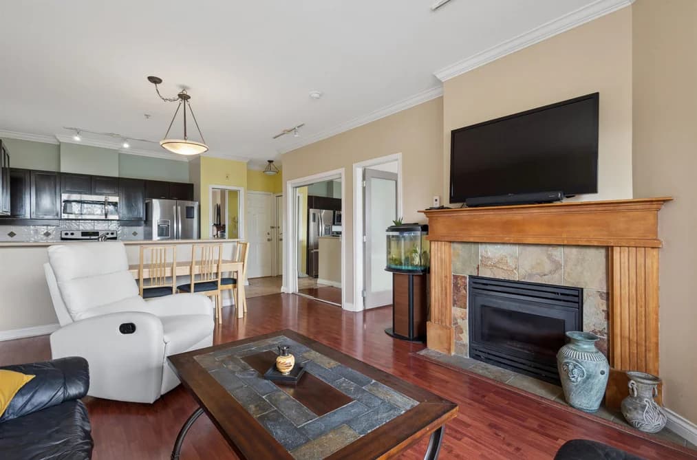 302 131 W 3RD STREET, North Vancouver, BC — Residential for Sale - Photo 2