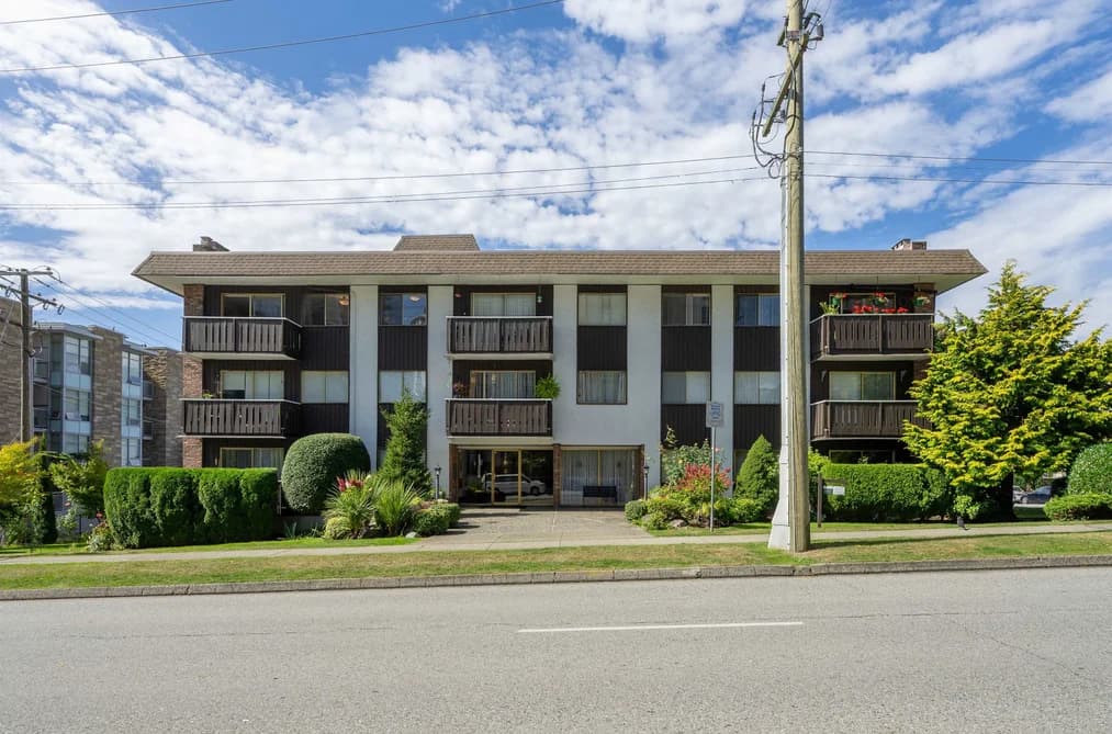 302 1345 CHESTERFIELD AVENUE, North Vancouver, BC — Residential for Sale - Main Photo