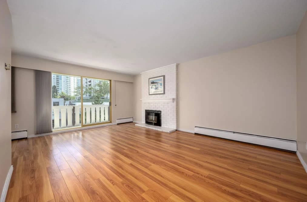 302 1345 CHESTERFIELD AVENUE, North Vancouver, BC — Residential for Sale - Photo 2