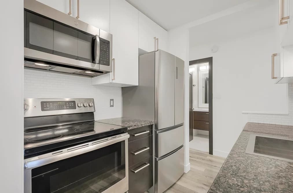 302 170 E 3RD STREET, North Vancouver, BC — Residential for Sale - Main Photo