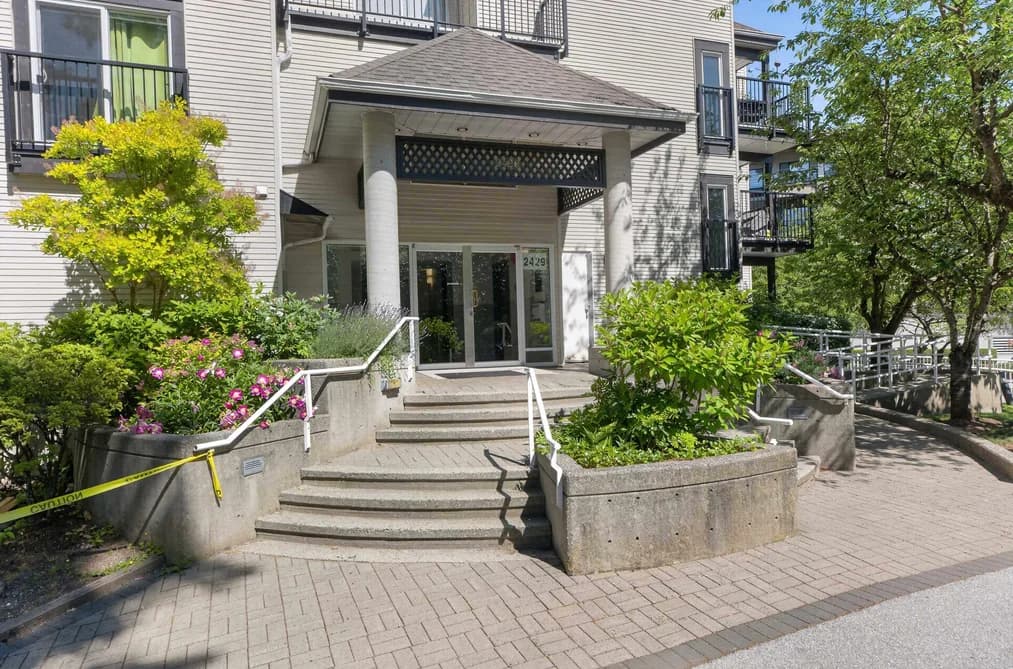 302 2429 HAWTHORNE AVENUE, Port Coquitlam, BC — Residential for Sale - Photo 2